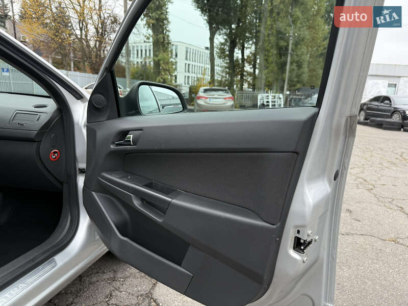 Універсал Opel Astra 2010 в Вінниці