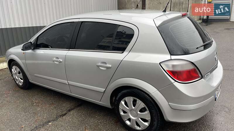 Хэтчбек Opel Astra 2004 в Чернигове