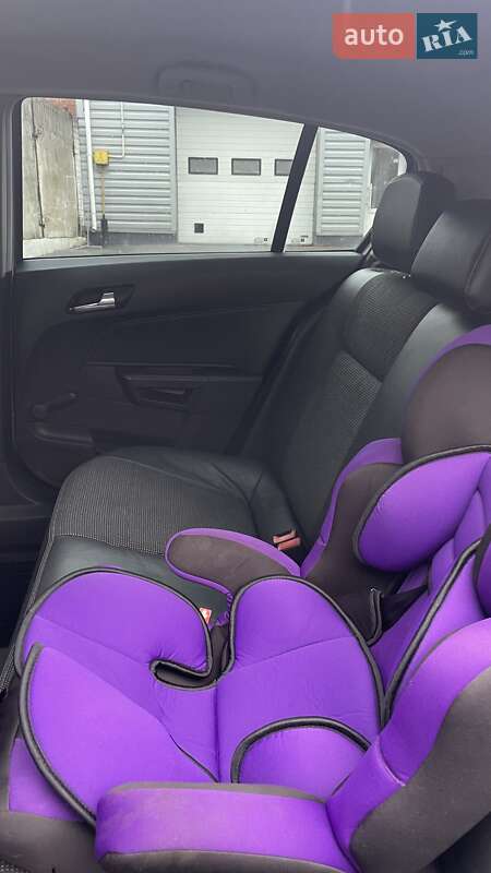 Хэтчбек Opel Astra 2004 в Чернигове