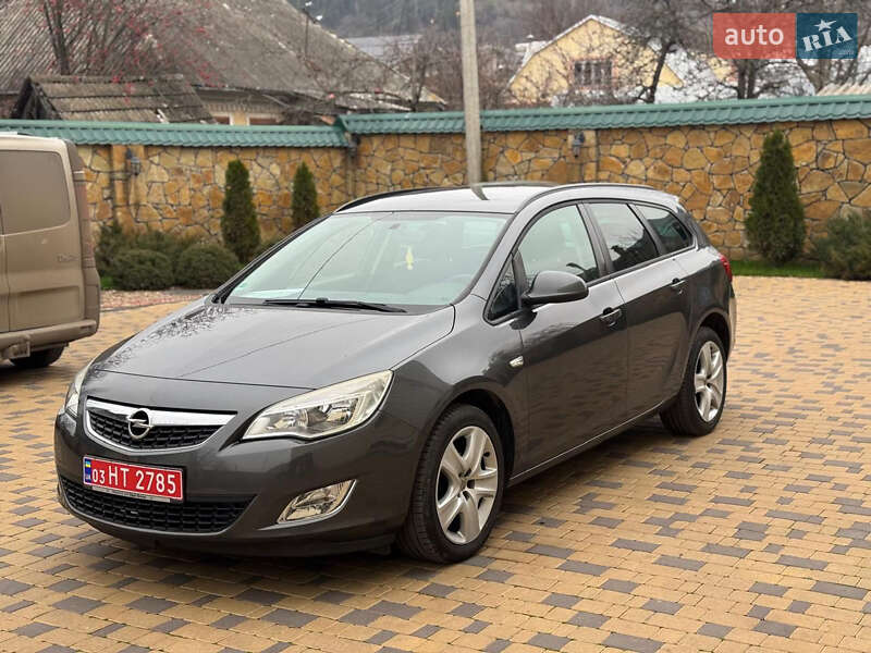 Універсал Opel Astra 2011 в Могилів-Подільському