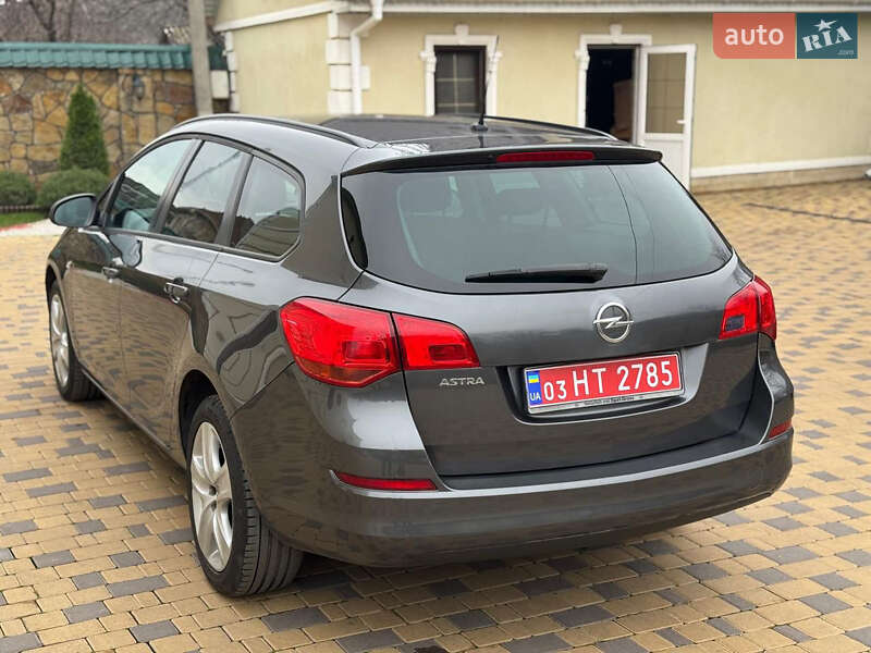 Універсал Opel Astra 2011 в Могилів-Подільському