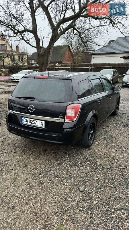 Універсал Opel Astra 2010 в Смілі