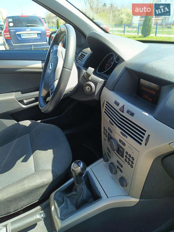 Универсал Opel Astra 2007 в Староконстантинове