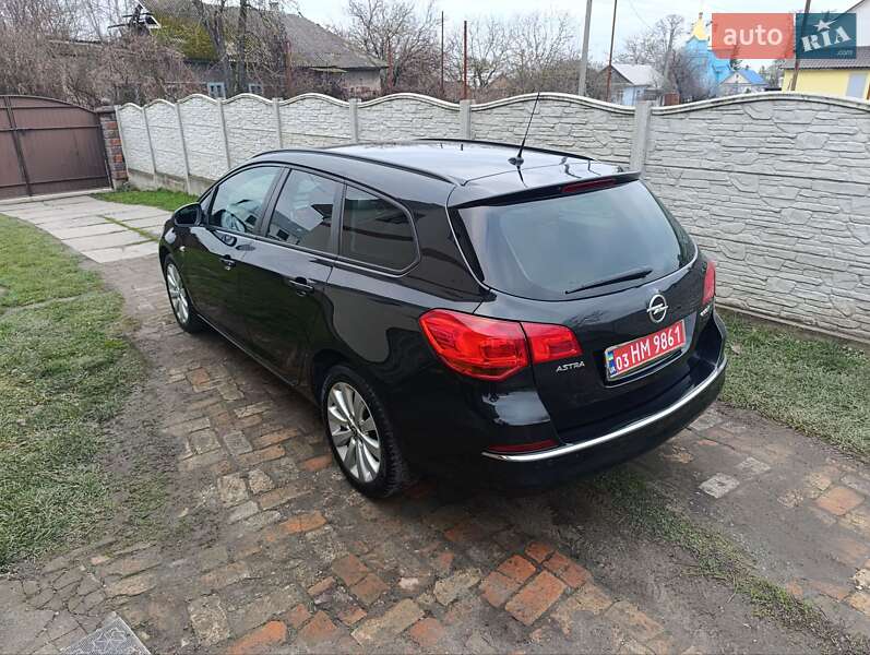 Універсал Opel Astra 2012 в Гощі