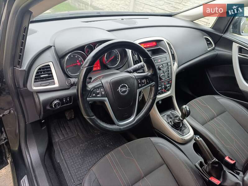 Універсал Opel Astra 2012 в Гощі