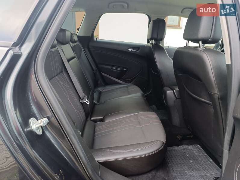 Універсал Opel Astra 2012 в Гощі