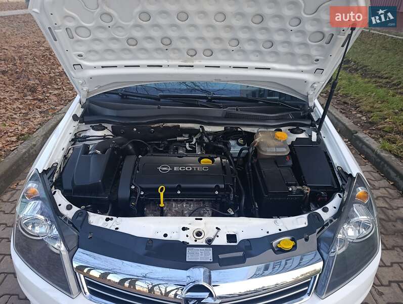 Універсал Opel Astra 2009 в Полтаві