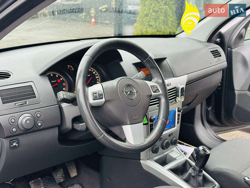 Хетчбек Opel Astra 2012 в Харкові