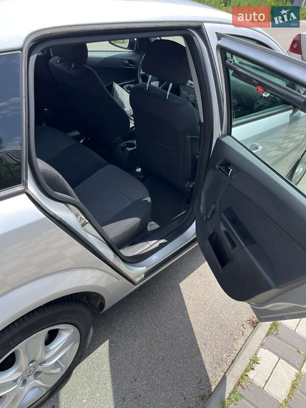 Универсал Opel Astra 2011 в Крюковщине