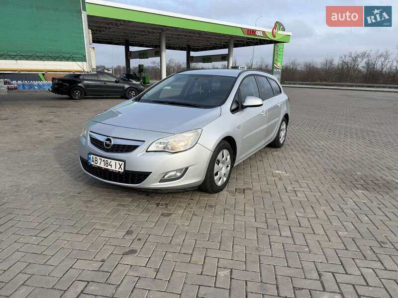 Универсал Opel Astra 2011 в Браиловом