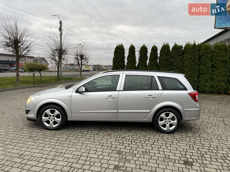 Універсал Opel Astra 2009 в Луцьку