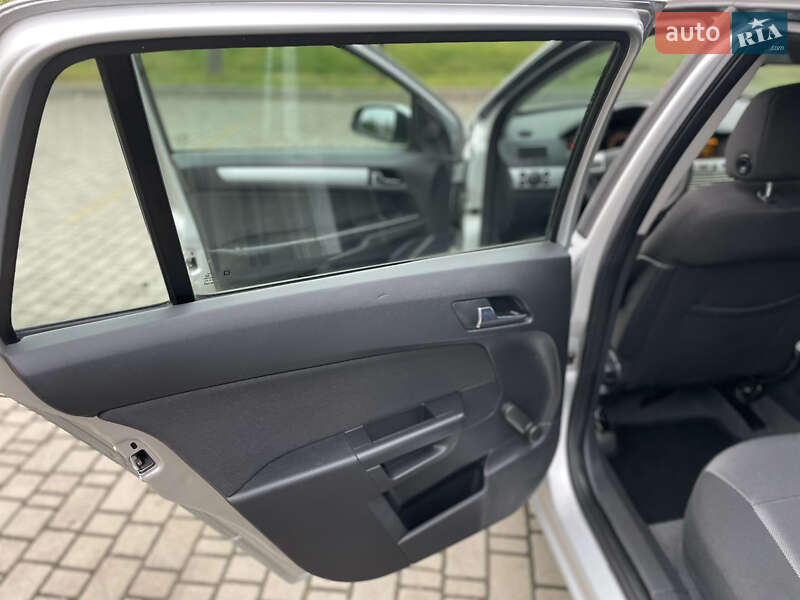 Універсал Opel Astra 2009 в Луцьку