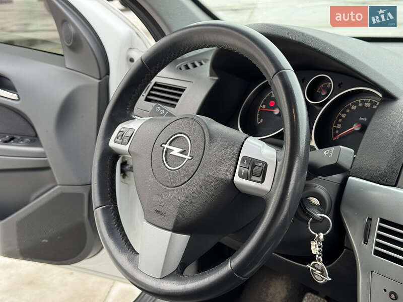 Универсал Opel Astra 2009 в Звягеле
