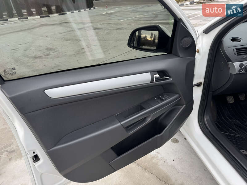 Универсал Opel Astra 2009 в Звягеле