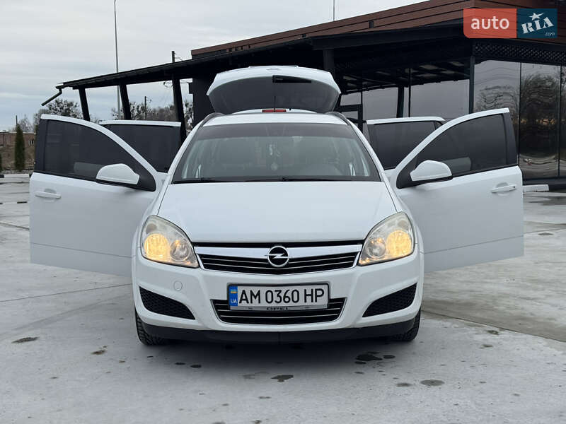 Универсал Opel Astra 2009 в Звягеле