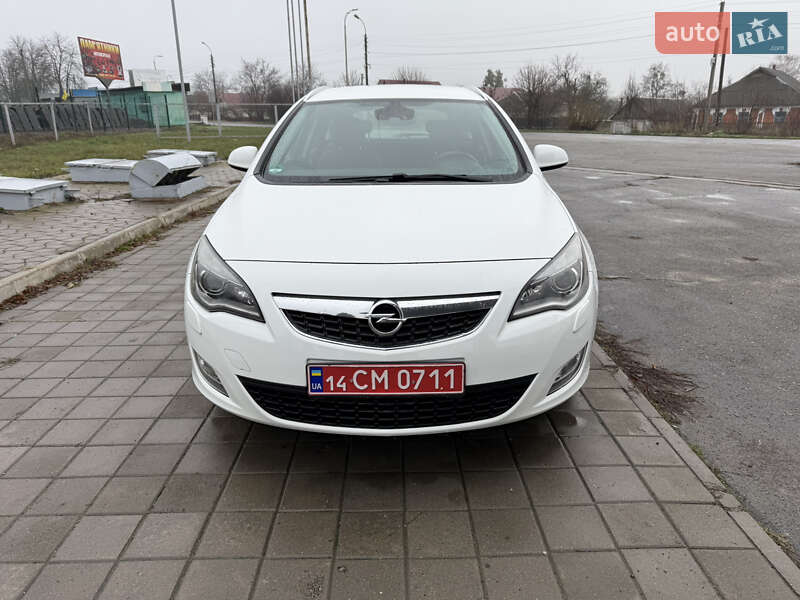 Універсал Opel Astra 2011 в Звенигородці