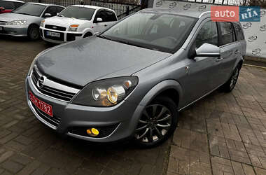 Універсал Opel Astra 2010 в Дніпрі