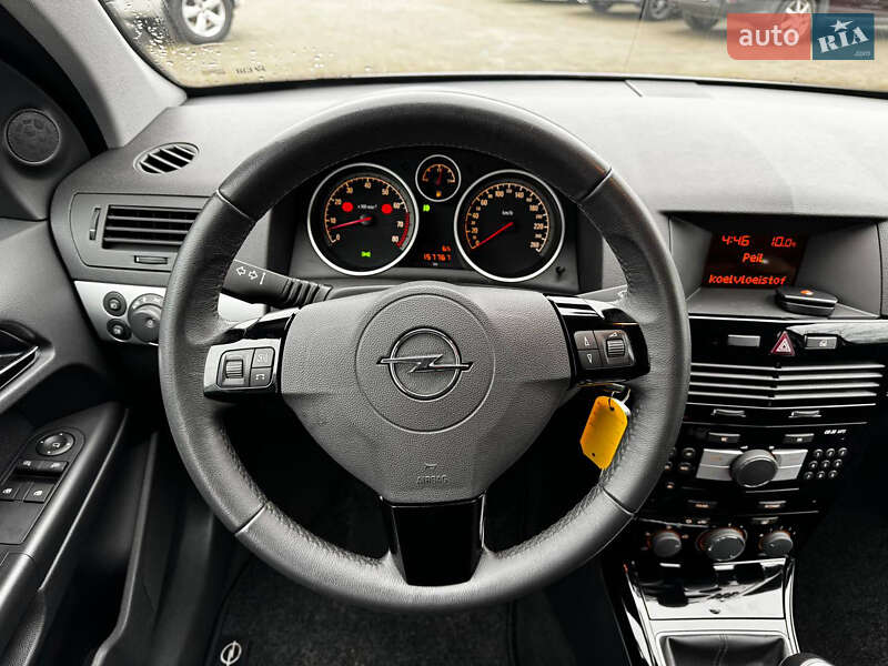 Универсал Opel Astra 2010 в Днепре