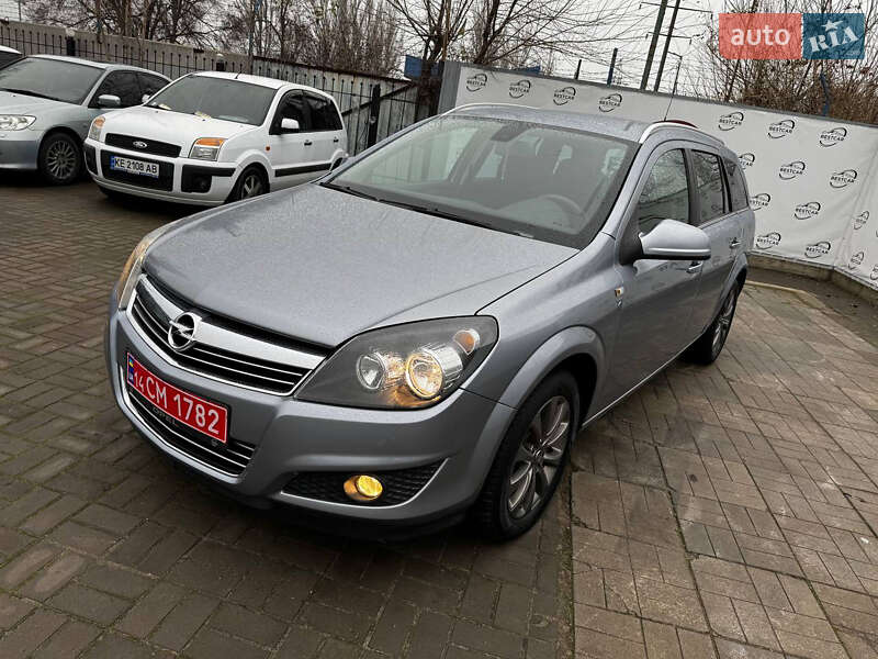Универсал Opel Astra 2010 в Днепре
