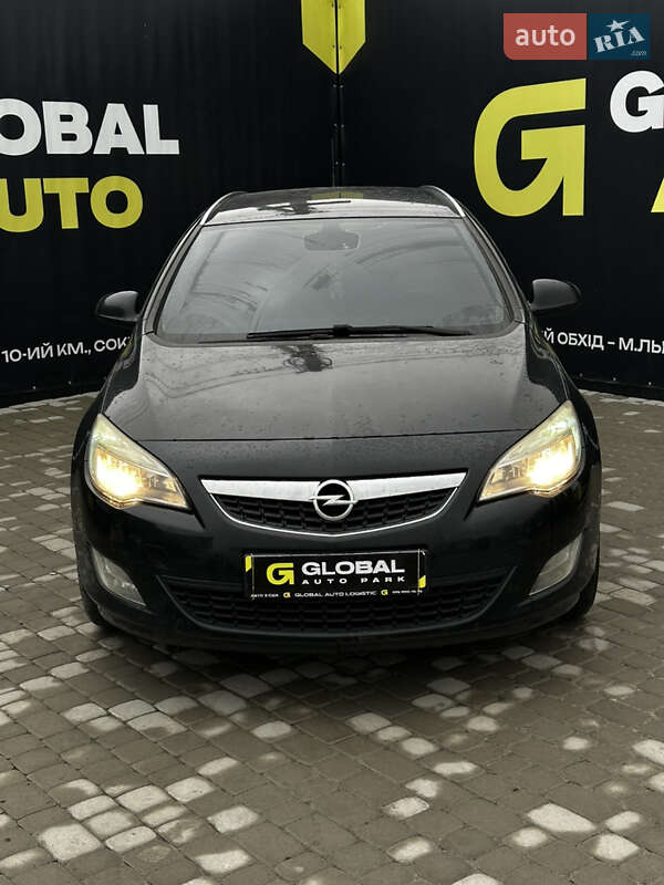 Opel Astra 2011 Opel Astra 2011