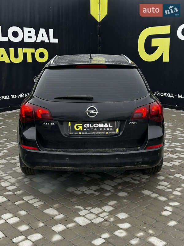 Універсал Opel Astra 2011 в Львові