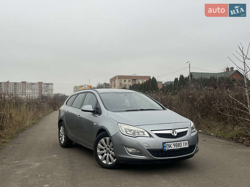 Opel Astra 2011