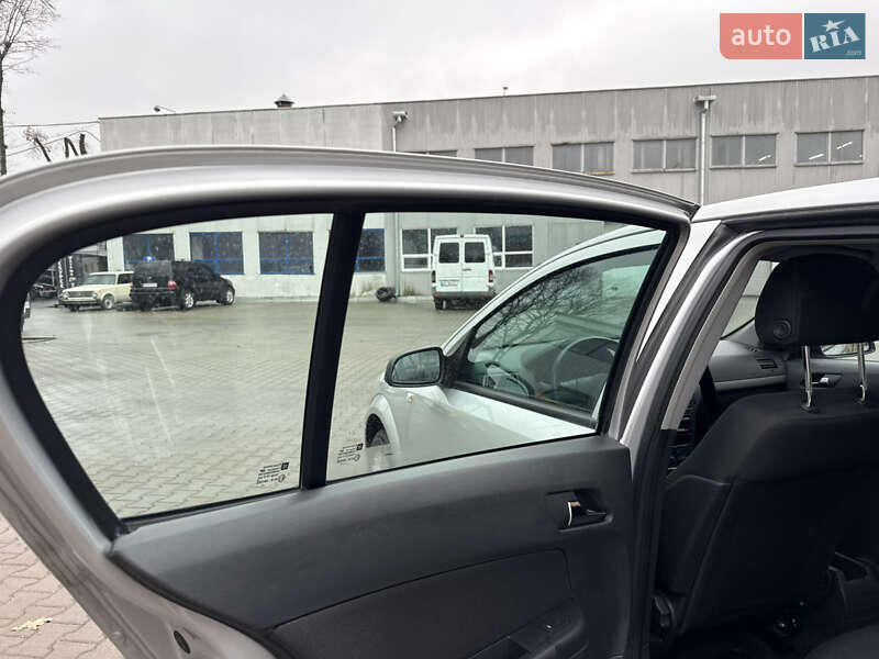 Хетчбек Opel Astra 2004 в Вінниці