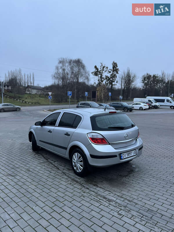 Хэтчбек Opel Astra 2006 в Ровно