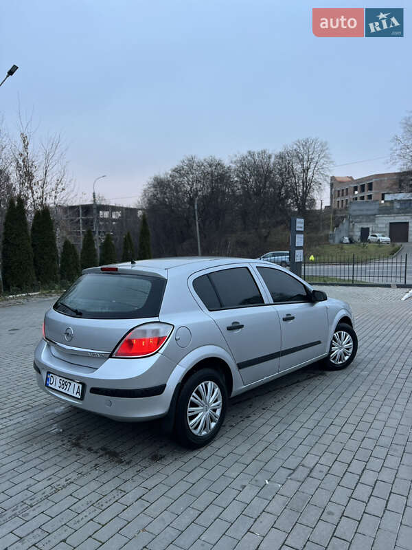 Хэтчбек Opel Astra 2006 в Ровно
