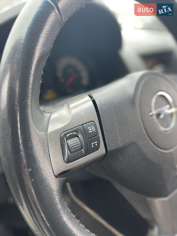 Хэтчбек Opel Astra 2006 в Ровно