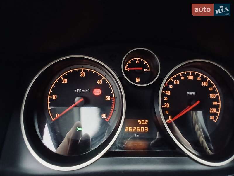 Универсал Opel Astra 2008 в Ромнах