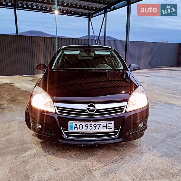 Хетчбек Opel Astra 2009 в Ужгороді