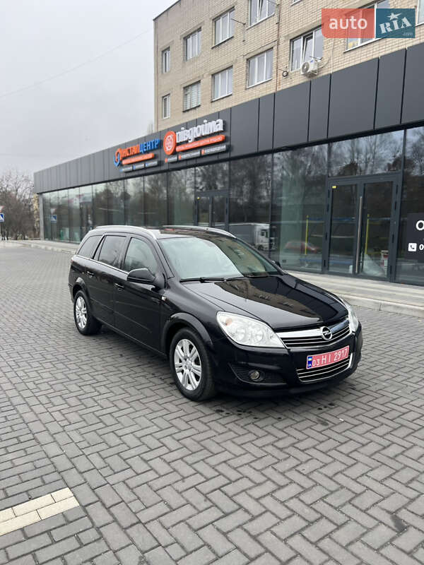 Универсал Opel Astra 2010 в Луцке