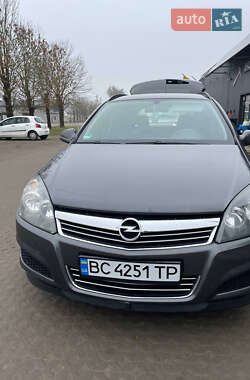 Универсал Opel Astra 2010 в Городке
