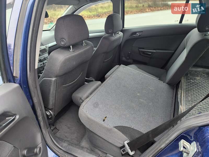 Универсал Opel Astra 2006 в Полтаве