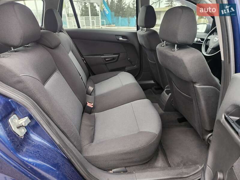 Универсал Opel Astra 2006 в Полтаве