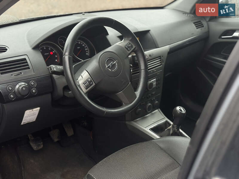 Універсал Opel Astra 2006 в Лубнах