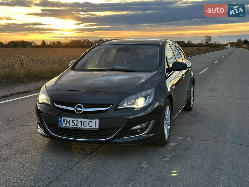 Універсал Opel Astra 2013 в Житомирі
