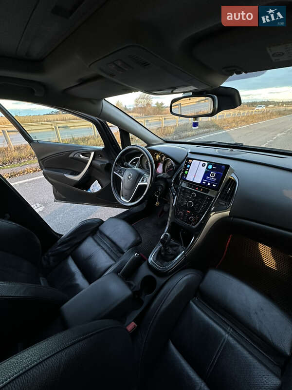 Універсал Opel Astra 2013 в Житомирі