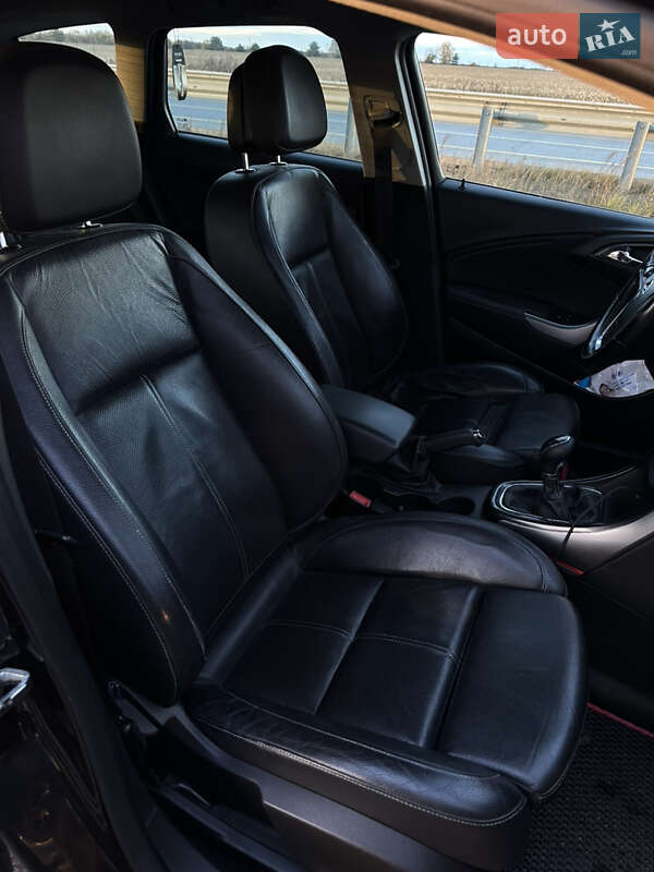 Універсал Opel Astra 2013 в Житомирі