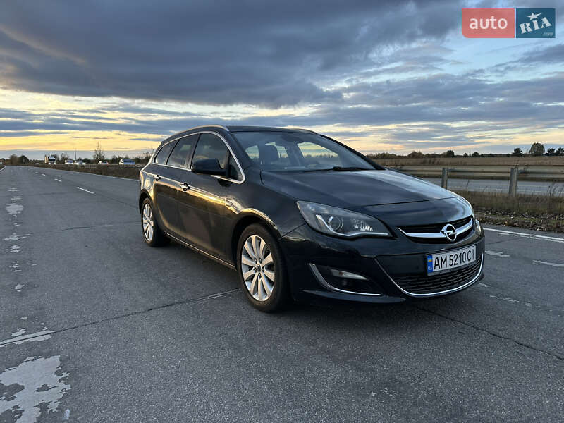 Універсал Opel Astra 2013 в Житомирі