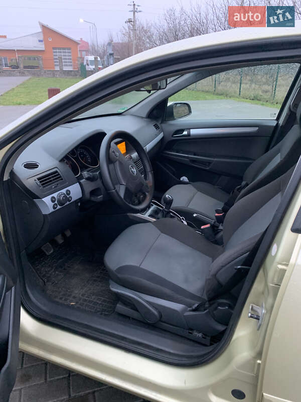 Хэтчбек Opel Astra 2004 в Виннице