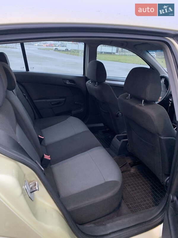 Хэтчбек Opel Astra 2004 в Виннице