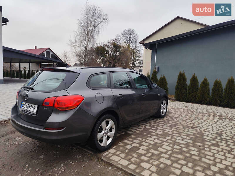 Універсал Opel Astra 2011 в Бродах
