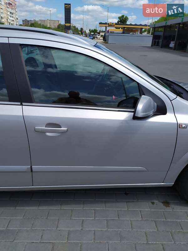 Універсал Opel Astra 2005 в Самборі