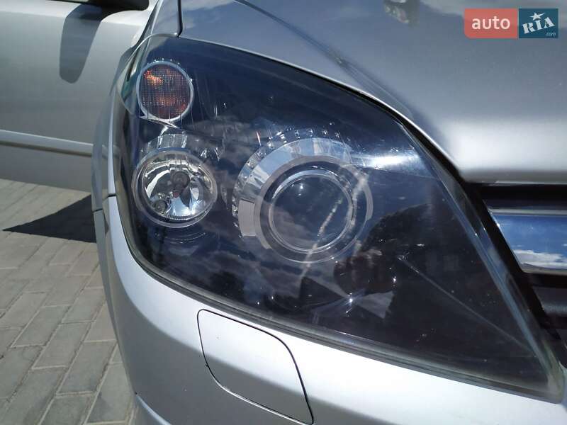 Універсал Opel Astra 2005 в Самборі