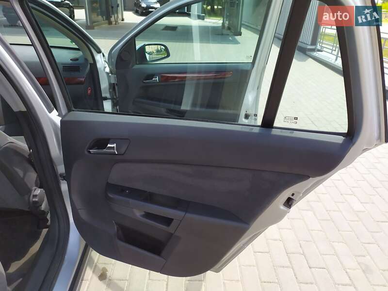 Універсал Opel Astra 2005 в Самборі