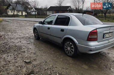 Седан Opel Astra 2004 в Нижньому Березові