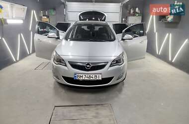 Універсал Opel Astra 2012 в Охтирці