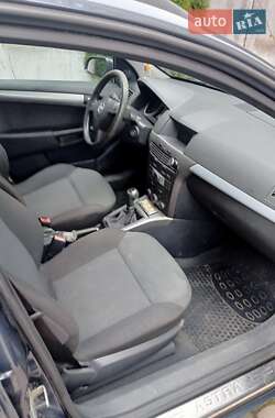 Універсал Opel Astra 2006 в Івано-Франківську